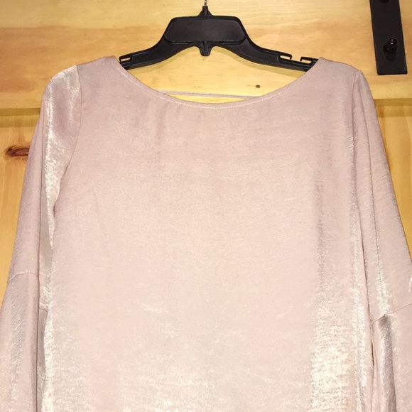 Stunning blush satin top! - Picture 4 of 4